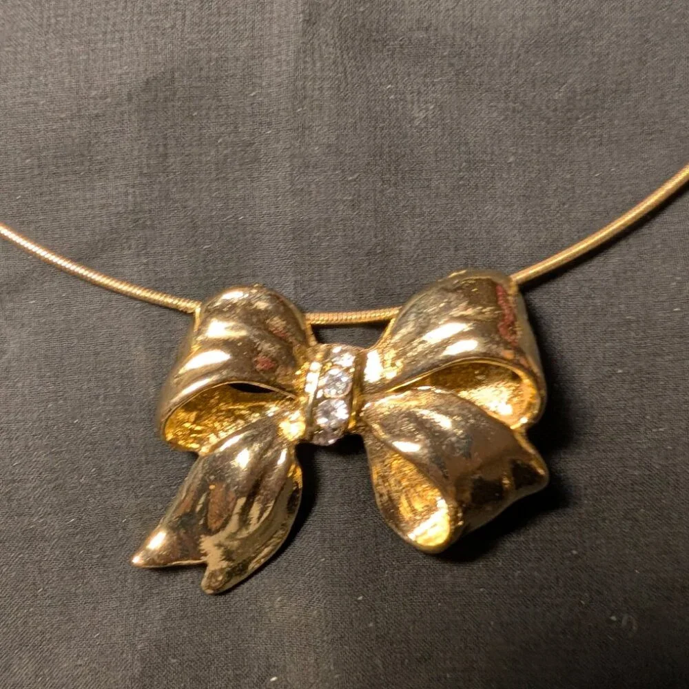Vintage Gold Tone Bow Necklace - Rhinestone Detail